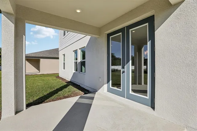 a view of front of house with yard