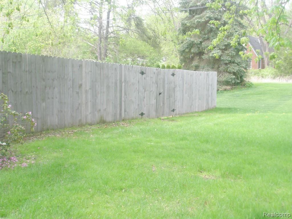 1410 John R Road Rochester, MI 48307 - Photo 7 of 34 ROOM ENOUGH FOR A POOL