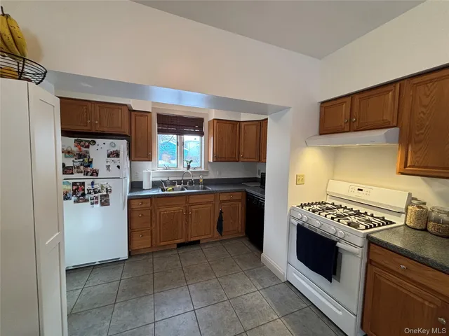 $3,000 | 11 West Bridge Street, Unit REAR, Saugerties, NY 12477