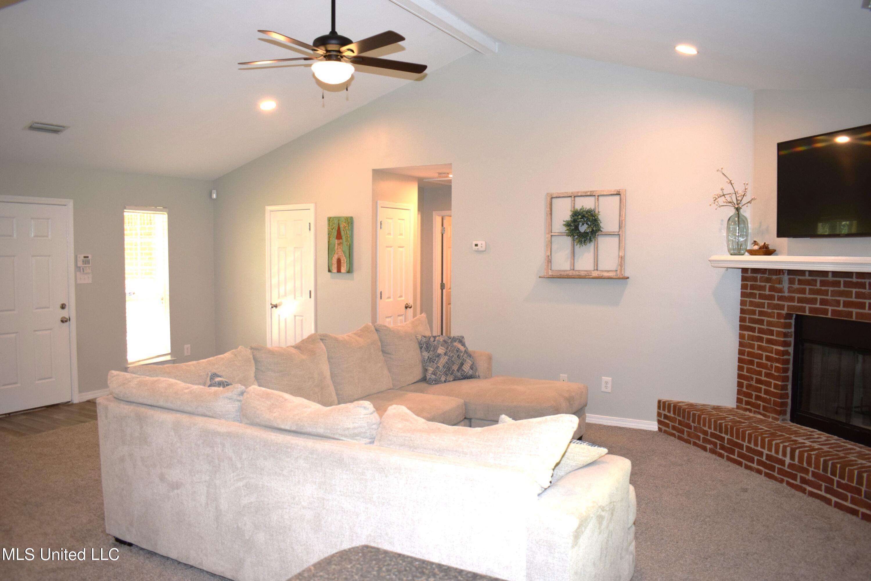 1214 Sally Parker Road Lucedale, MS 39452 - Photo 11 of 30 Living