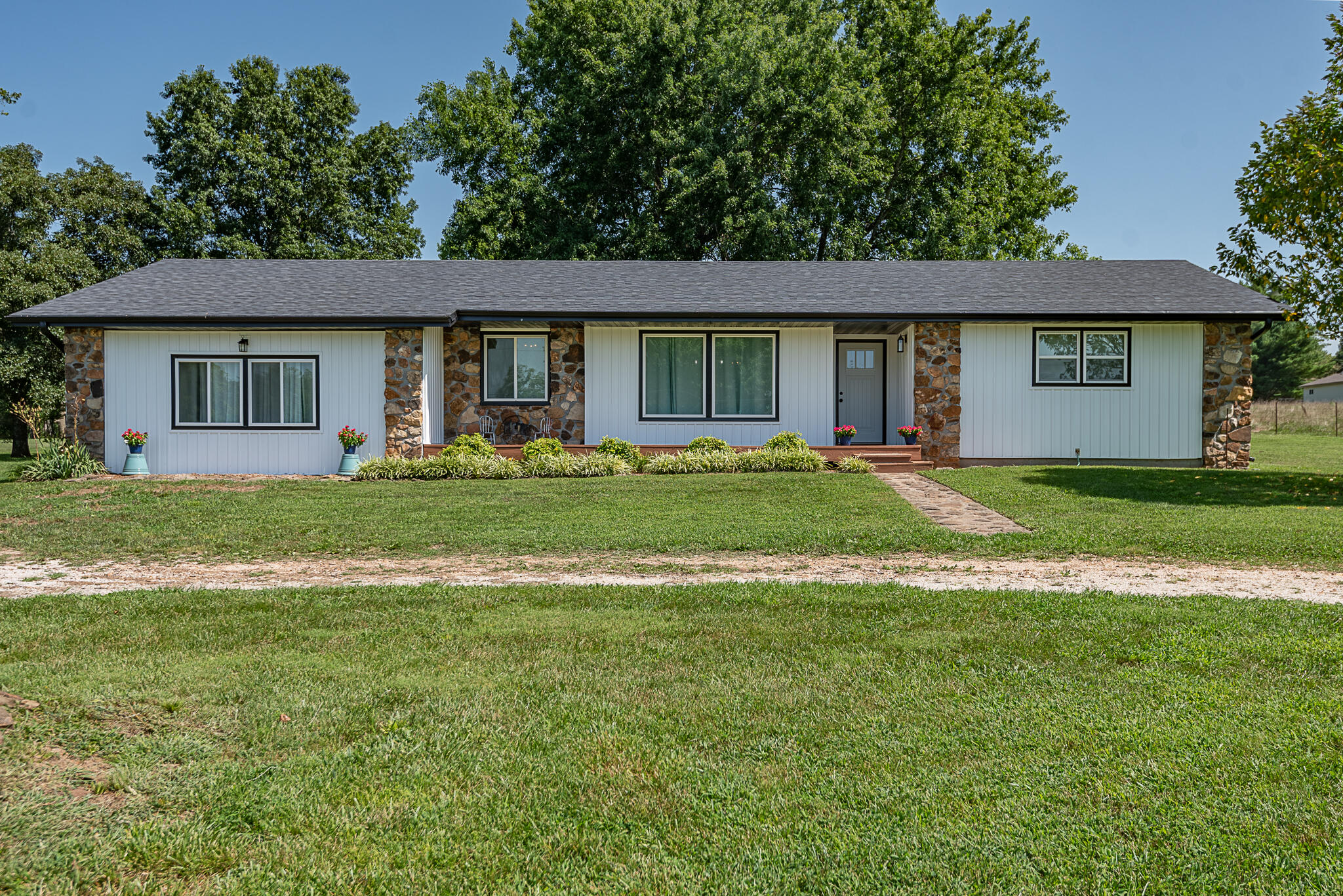 1905 East Webb Road Ozark, MO 65721 - Photo 2 of 81 Q