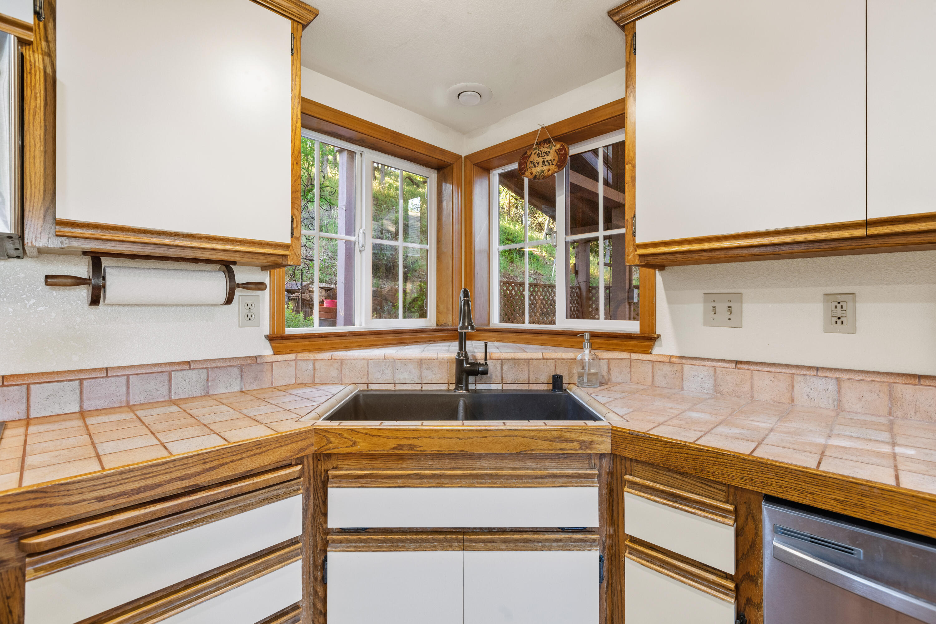 8972 Maynard Road Palo Cedro, CA 96073 - Photo 16 of 54 Kitchen