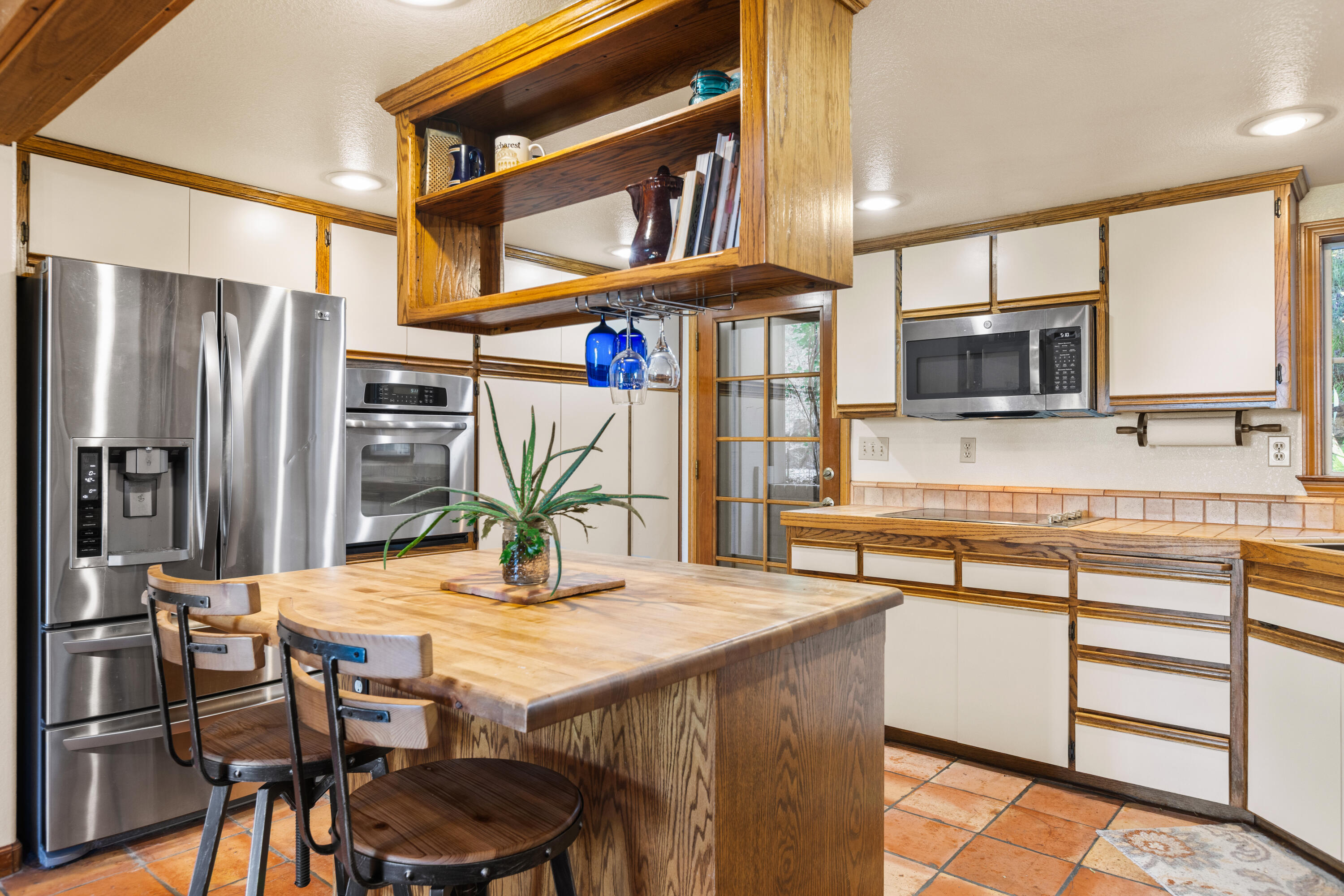 8972 Maynard Road Palo Cedro, CA 96073 - Photo 17 of 54 Kitchen