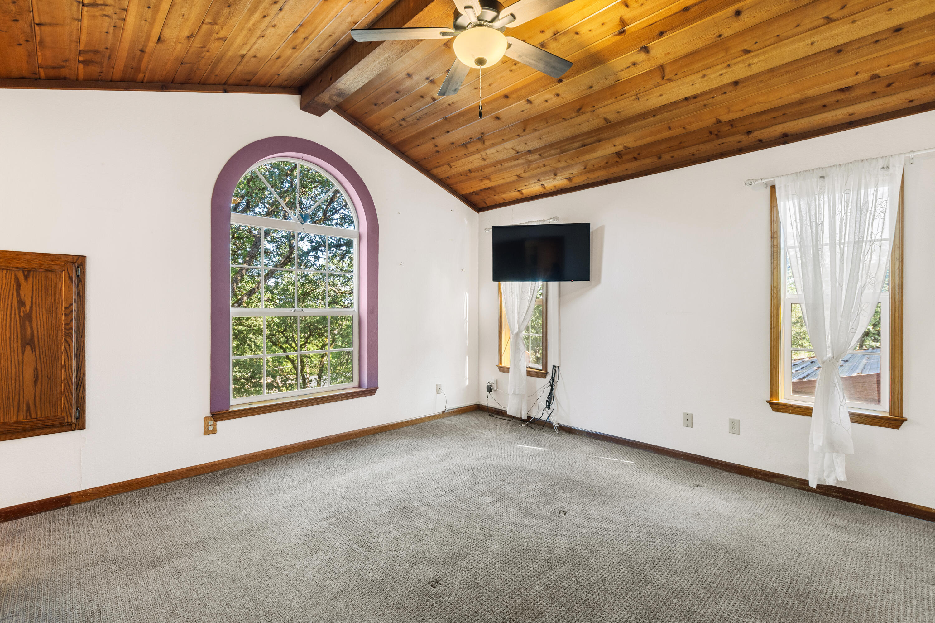 8972 Maynard Road Palo Cedro, CA 96073 - Photo 28 of 54 Upstairs Primary Bedroom