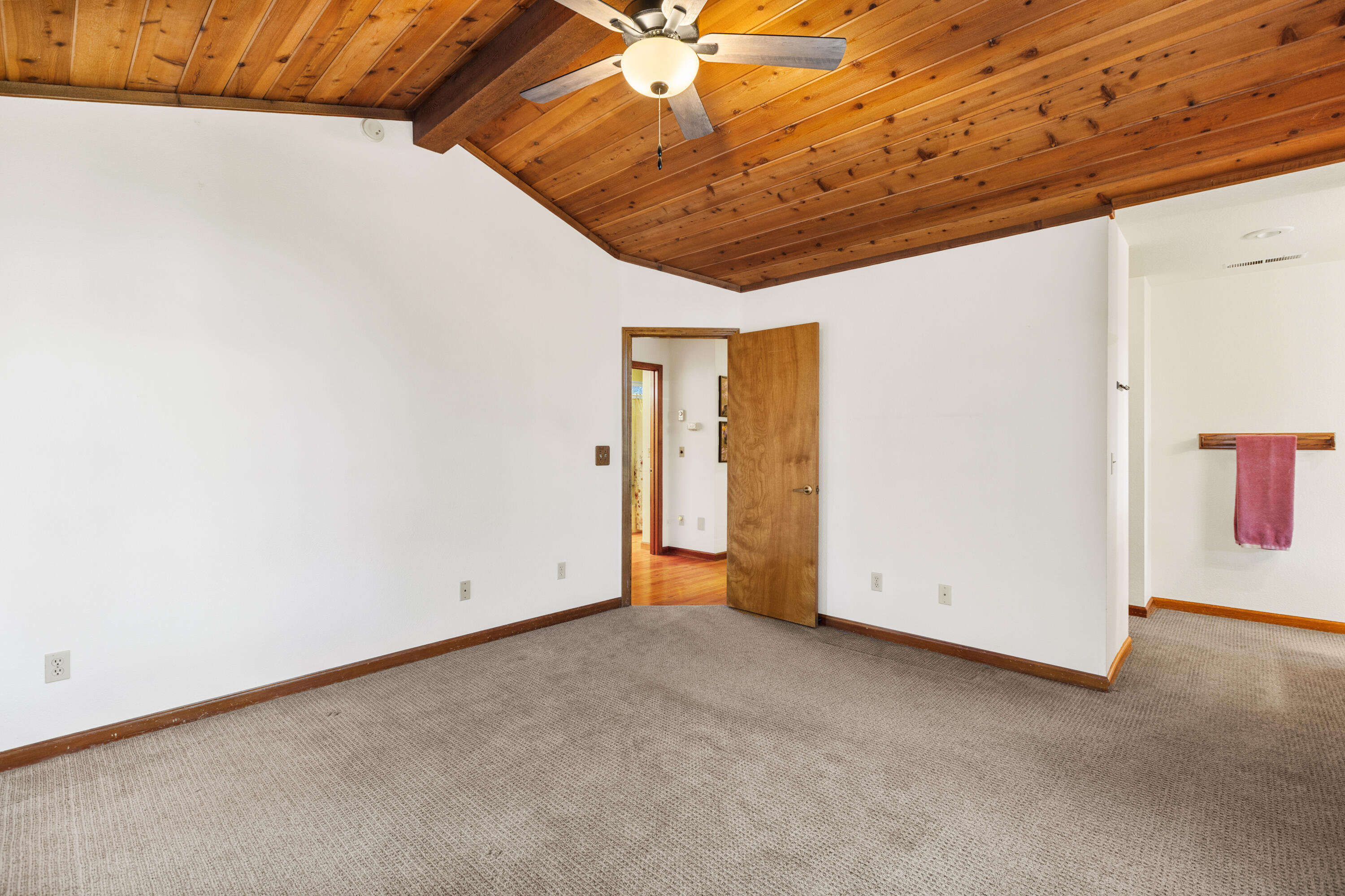 8972 Maynard Road Palo Cedro, CA 96073 - Photo 29 of 54 Upstairs Primary Bedroom
