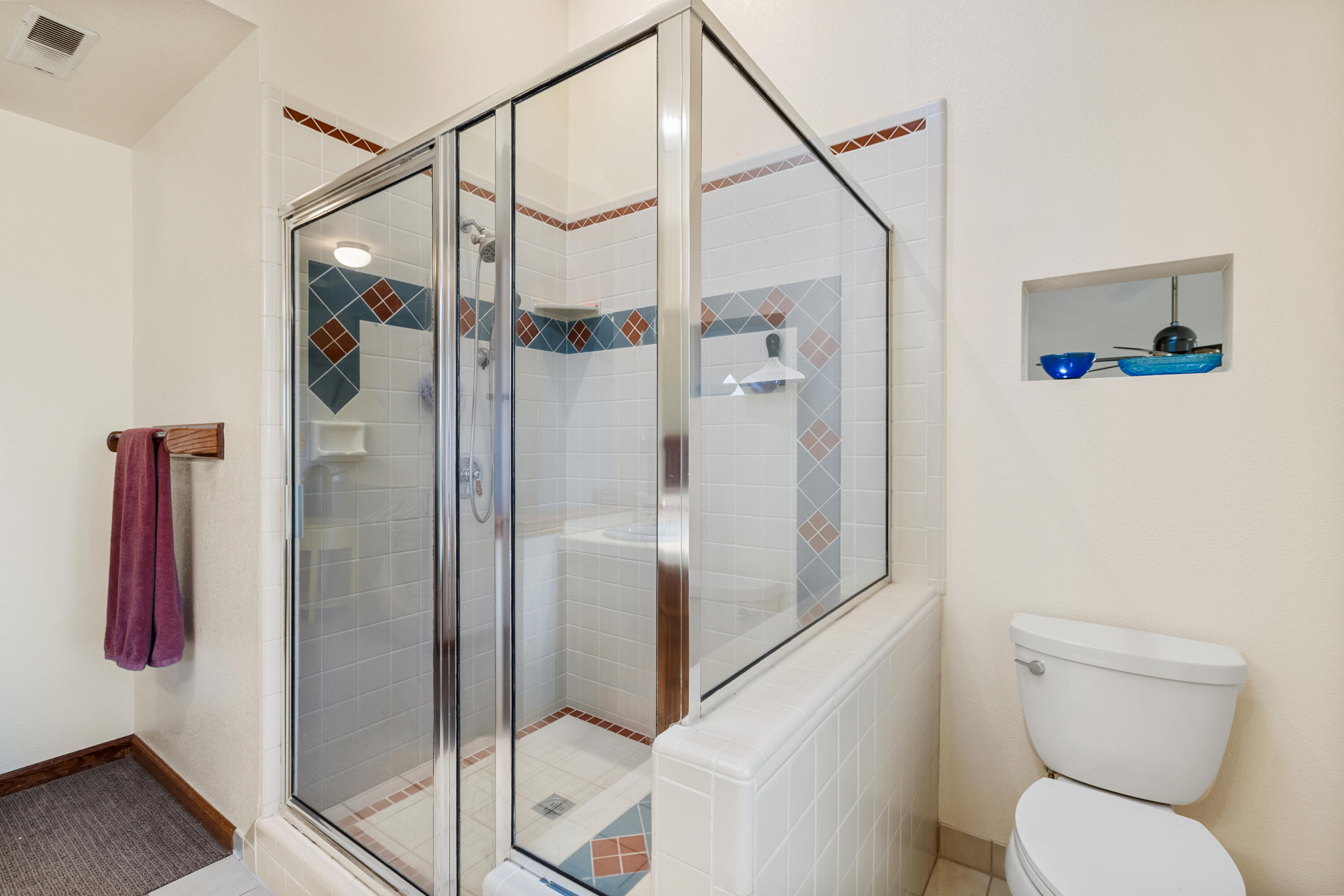 8972 Maynard Road Palo Cedro, CA 96073 - Photo 32 of 54 Primary Bathroom