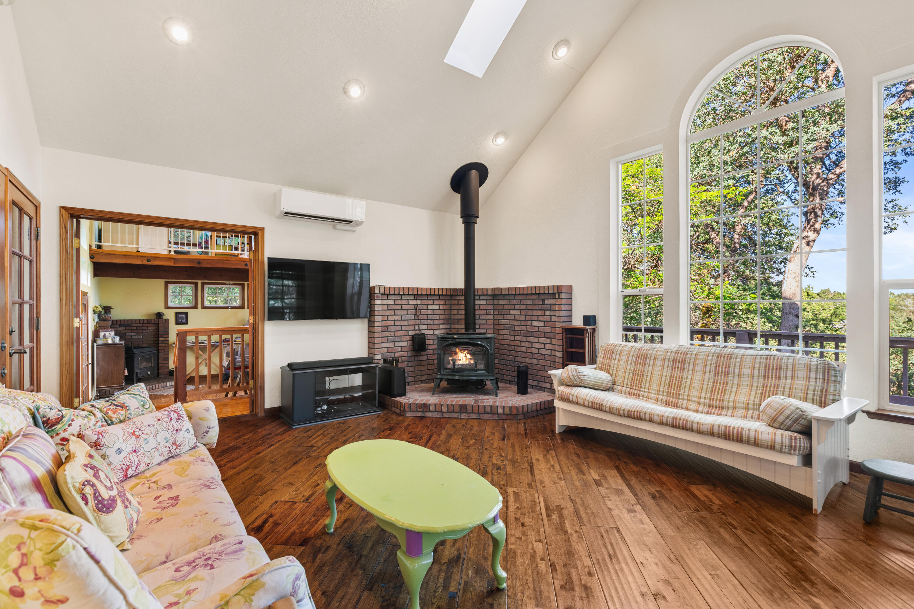 8972 Maynard Road Palo Cedro, CA 96073 - Photo 6 of 54 Living Room