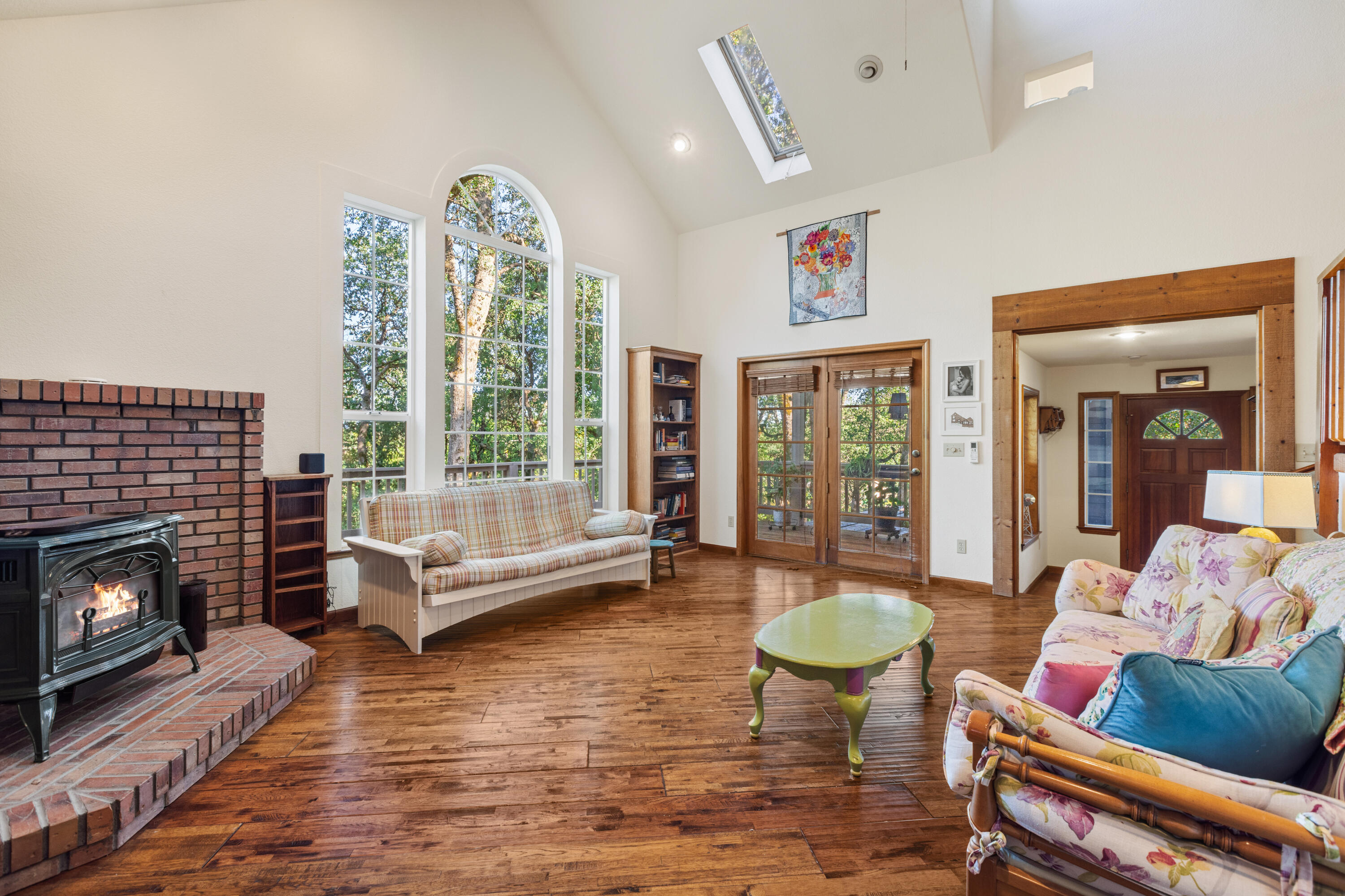 8972 Maynard Road Palo Cedro, CA 96073 - Photo 7 of 54 Living Room