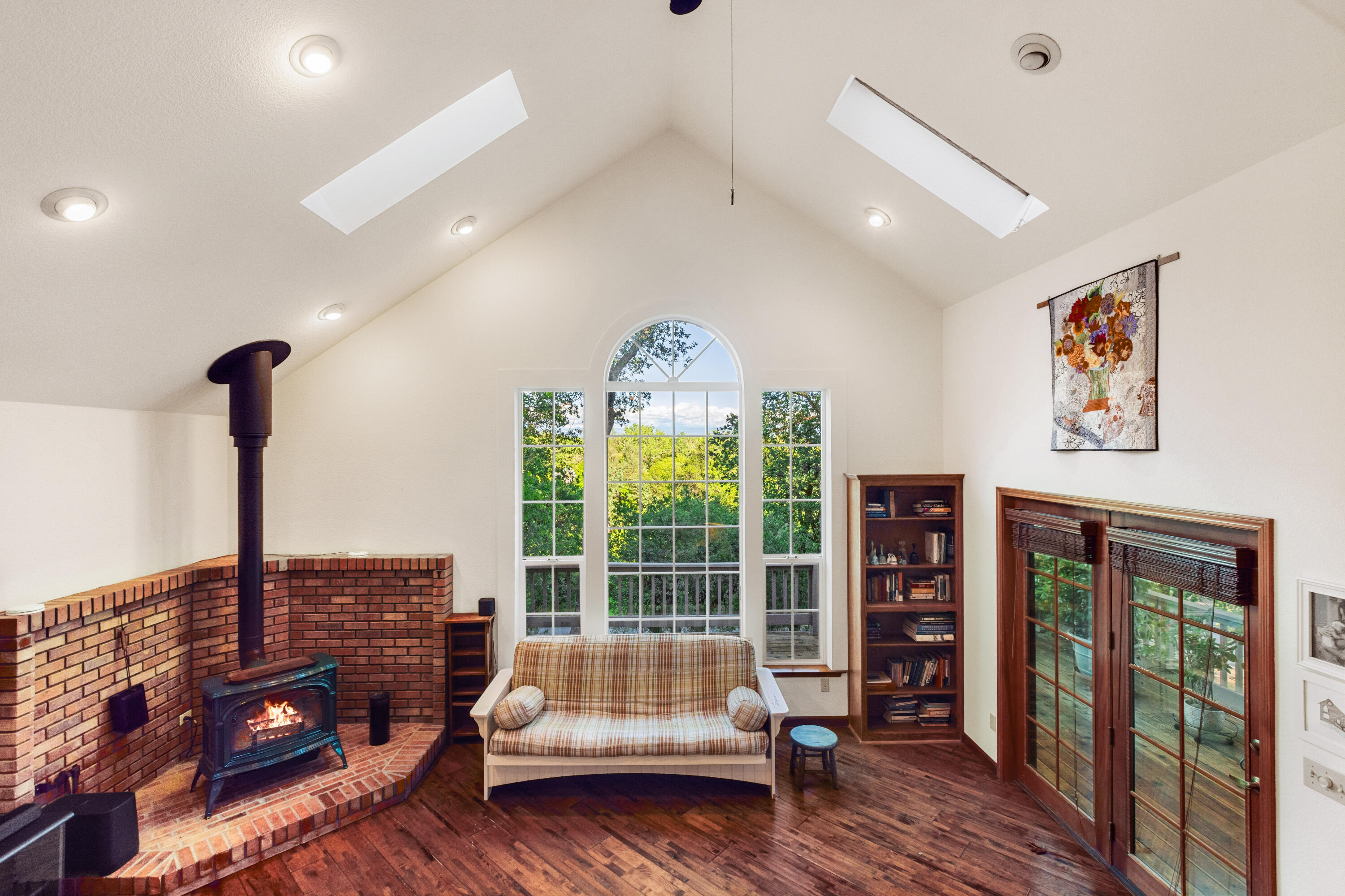 8972 Maynard Road Palo Cedro, CA 96073 - Photo 9 of 54 Living Room