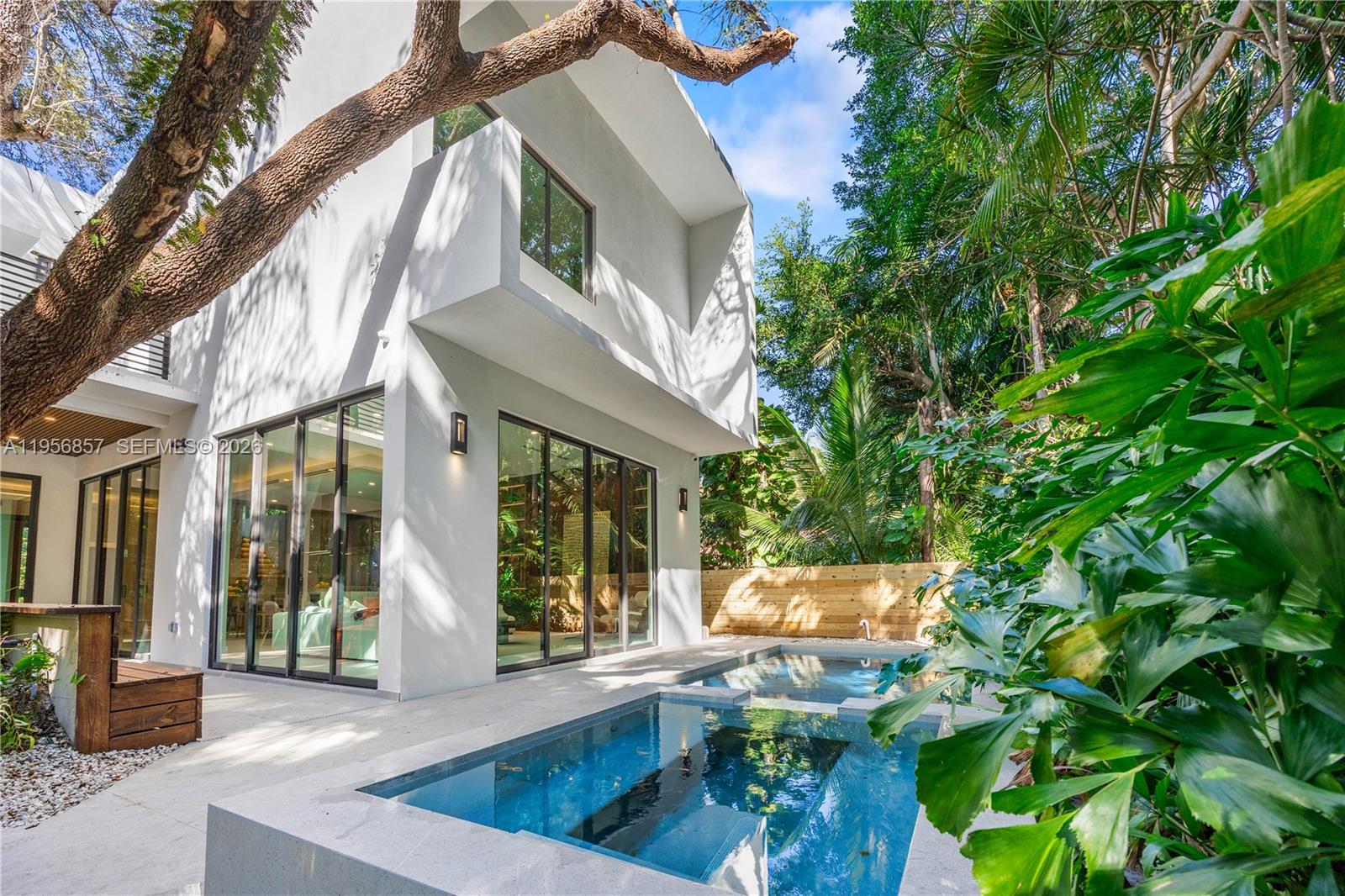 2805 Freeman Street Miami, FL 33133 - Photo 13 of 92