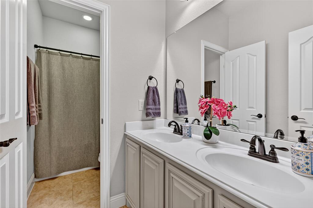 910 Calder Court Anna, TX 75409 - Photo 14 of 37 a bathroom with a sink vanity and a mirror