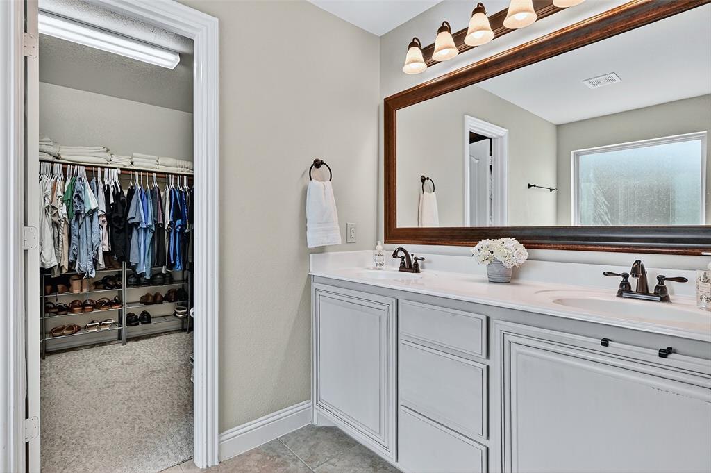 910 Calder Court Anna, TX 75409 - Photo 29 of 37 a en suite bathroom with 2 sink and a mirror