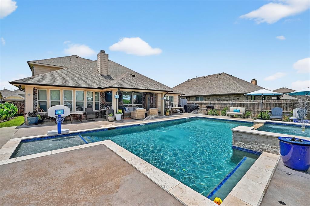 910 Calder Court Anna, TX 75409 - Photo 4 of 37 a front view of a house with garden