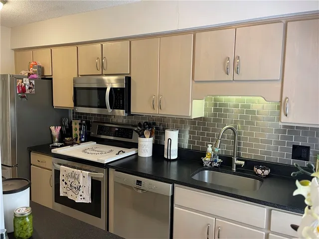 $2,400 | 800 Mallery Street, Unit C27, St. Simons Island, GA 31522