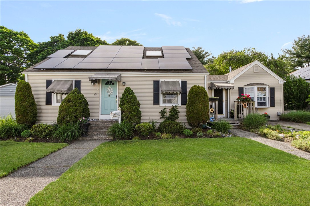 45 Woodhaven Road Pawtucket, RI 02861 - Photo 1 of 49 Welcome home to 45 Wodohaven.