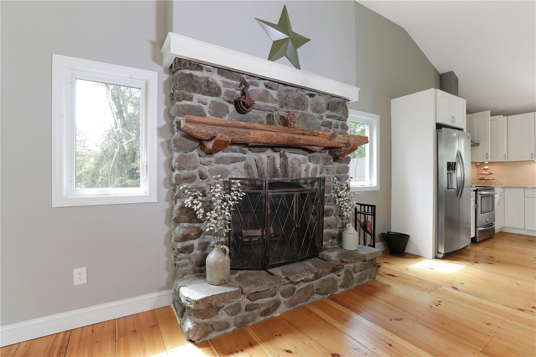 437 Snake Hill Road Glocester, RI 02857 - Photo 11 of 38