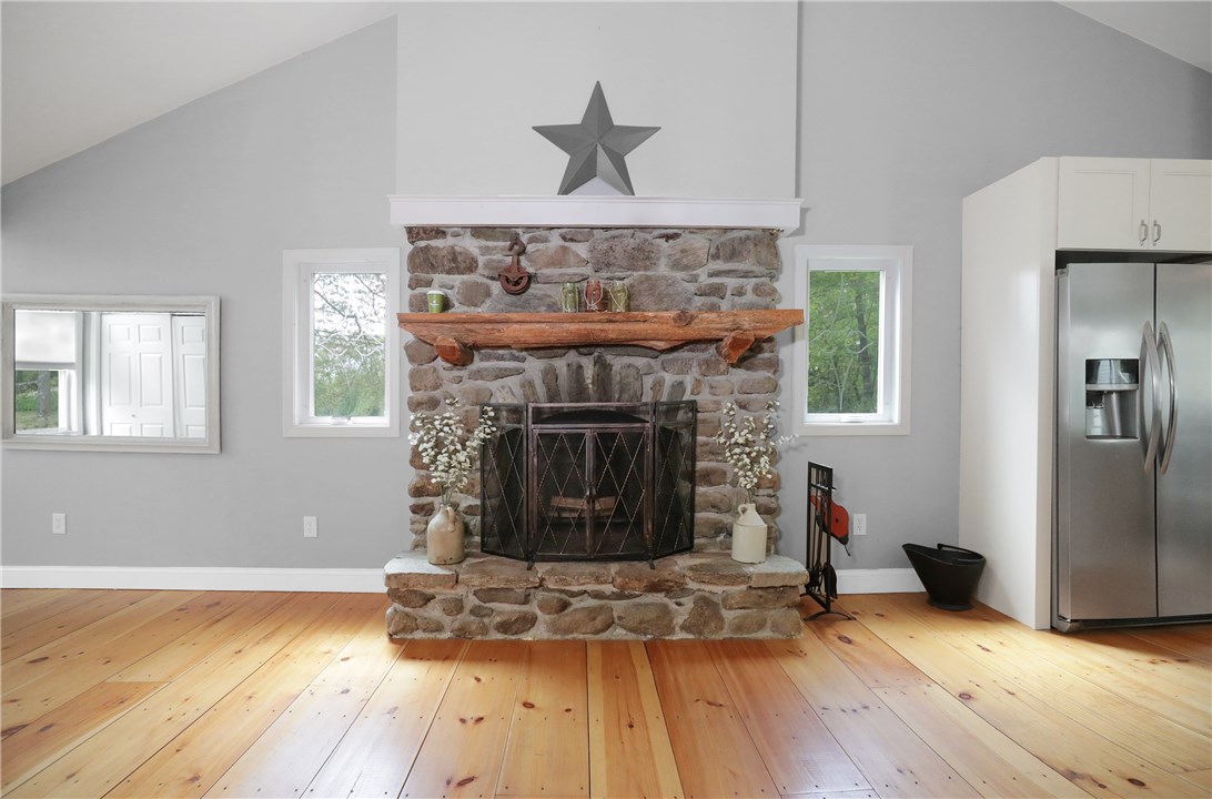 437 Snake Hill Road Glocester, RI 02857 - Photo 12 of 38