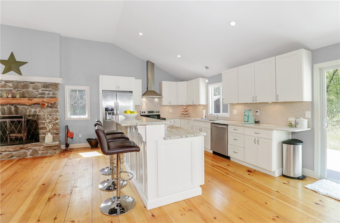 437 Snake Hill Road Glocester, RI 02857 - Photo 15 of 38