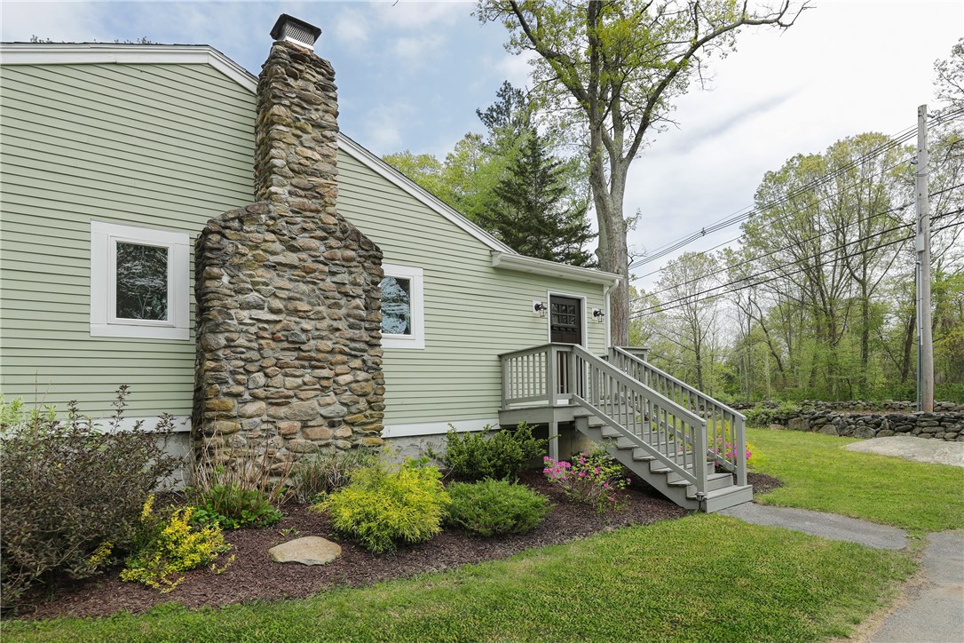 437 Snake Hill Road Glocester, RI 02857 - Photo 5 of 38