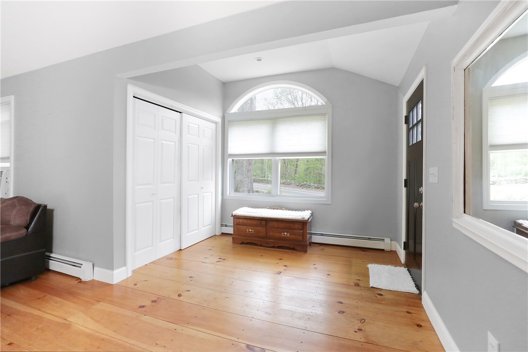 437 Snake Hill Road Glocester, RI 02857 - Photo 7 of 38