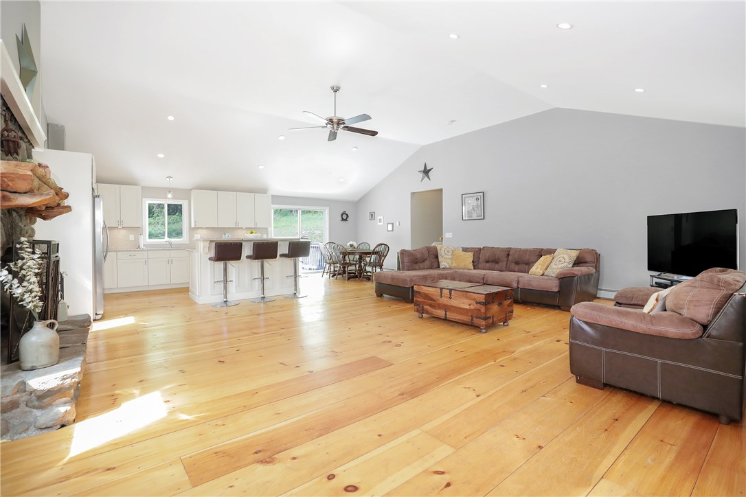 437 Snake Hill Road Glocester, RI 02857 - Photo 8 of 38