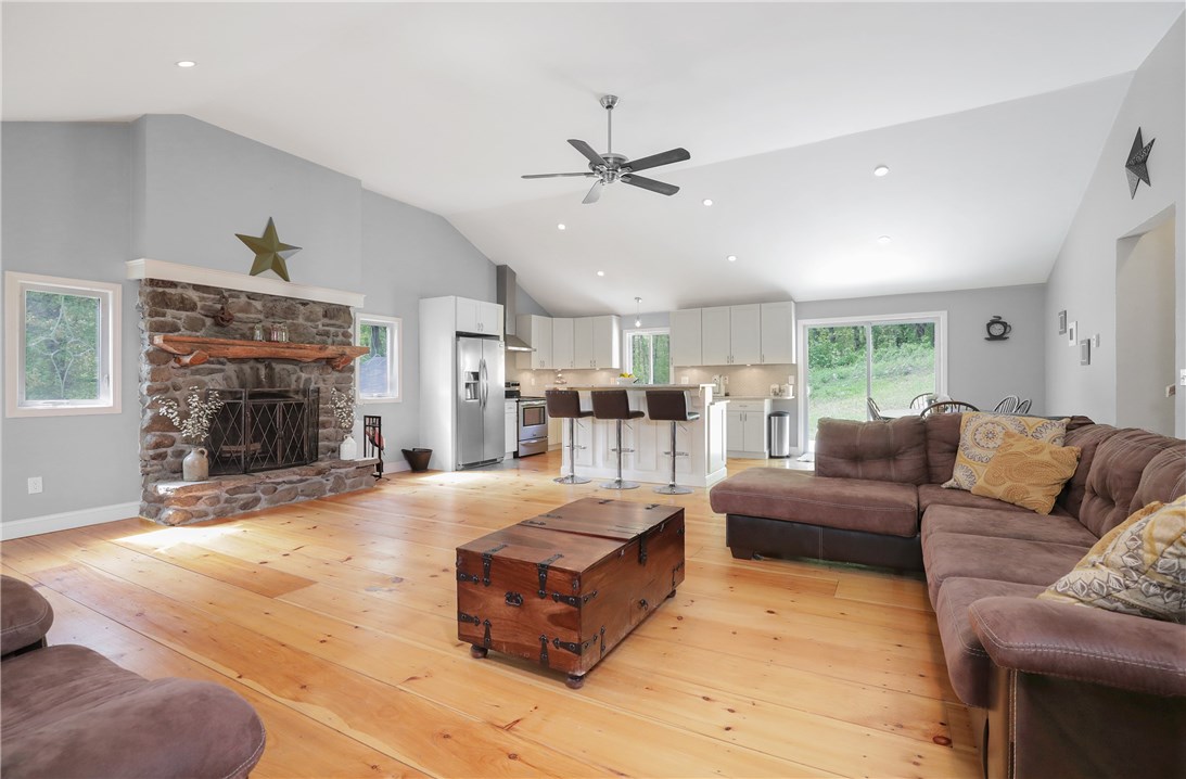 437 Snake Hill Road Glocester, RI 02857 - Photo 10 of 38