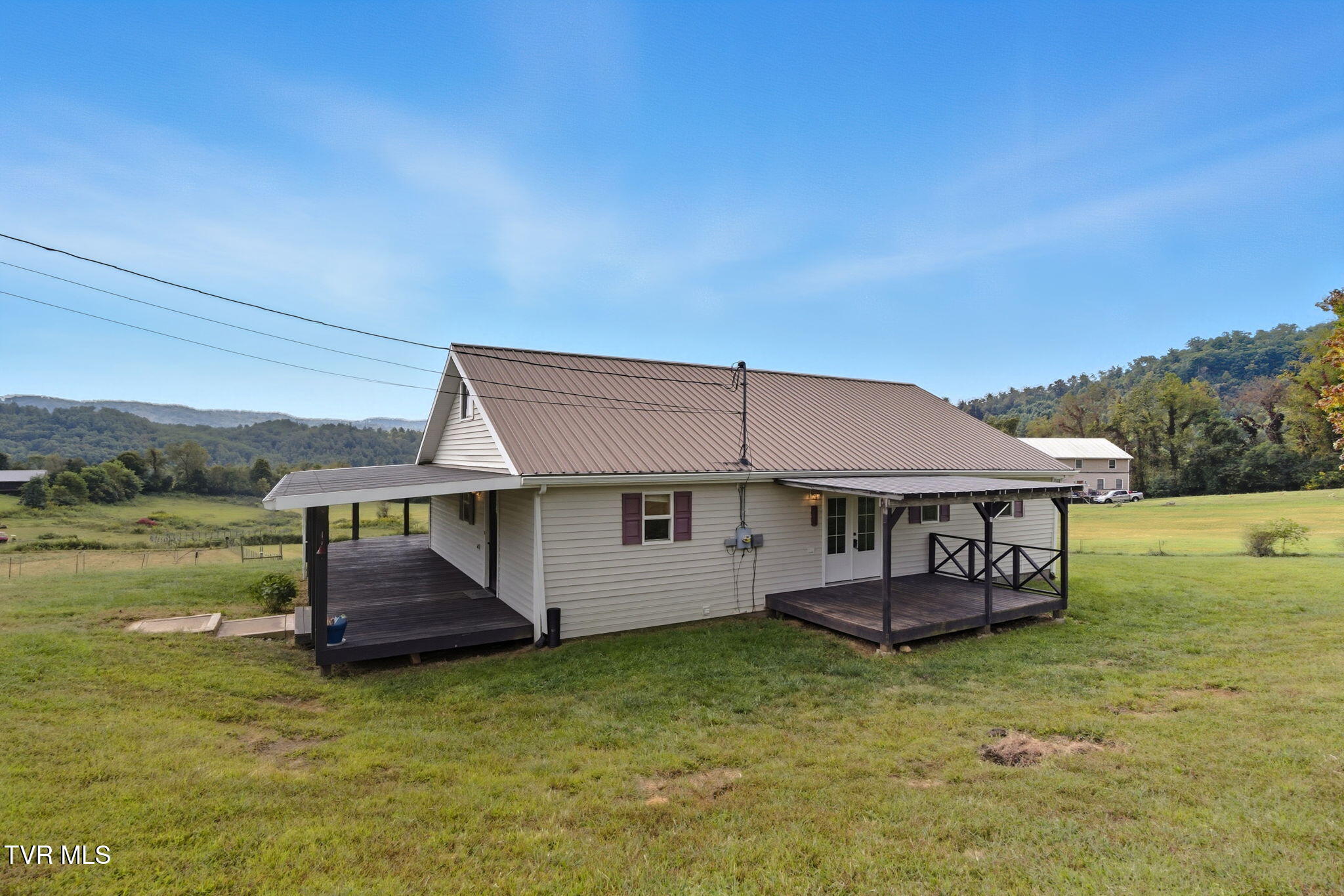 1331 Pine Orchard Road Butler, TN 37640 - Photo 2 of 46 2-web-or-mls-_MG_3604