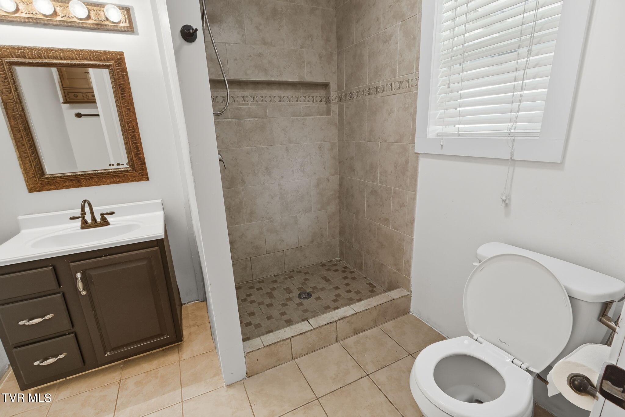 1331 Pine Orchard Road Butler, TN 37640 - Photo 24 of 46 26-web-or-mls-_MG_3471