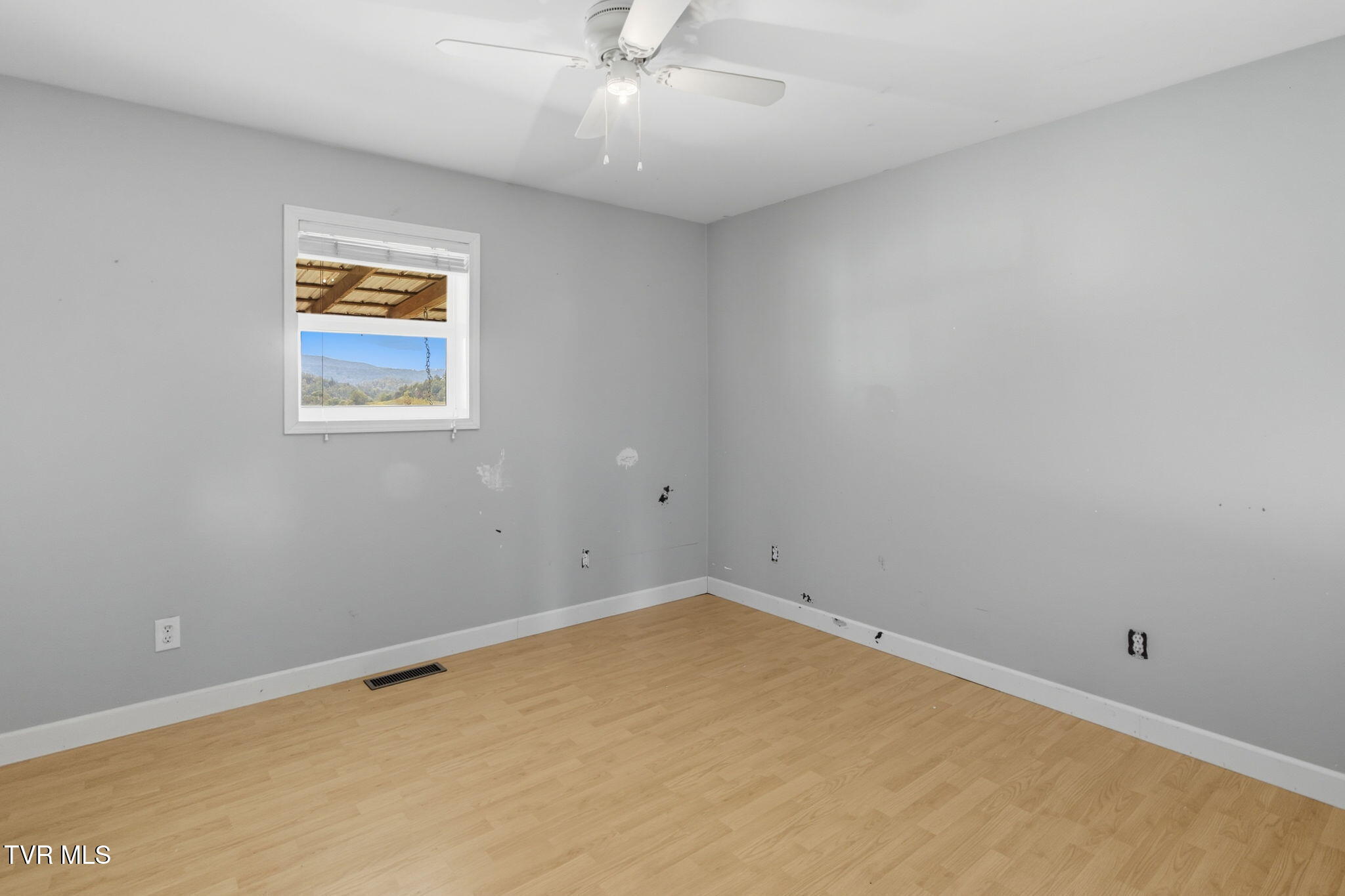 1331 Pine Orchard Road Butler, TN 37640 - Photo 29 of 46 31-web-or-mls-_MG_3500