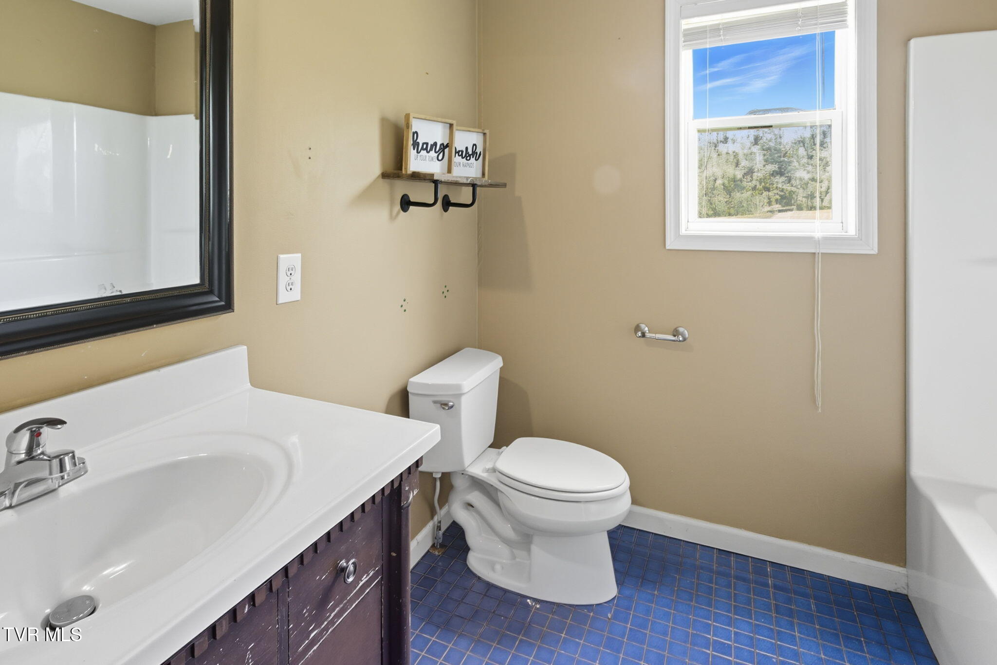 1331 Pine Orchard Road Butler, TN 37640 - Photo 32 of 46 34-web-or-mls-_MG_3513
