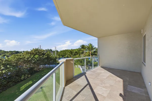 $1,950,000 | 1063 Hillsboro Mile, Unit 301, Pompano Beach, FL 33062