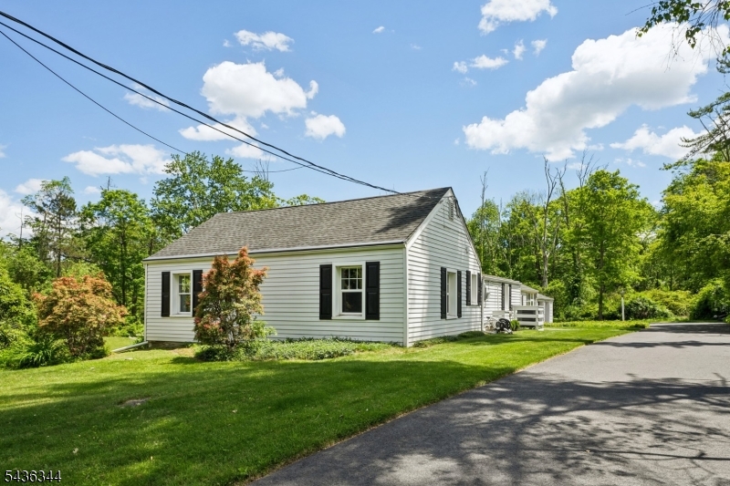 143 Mendham Road Mendham, NJ 07945 - Photo 2 of 27