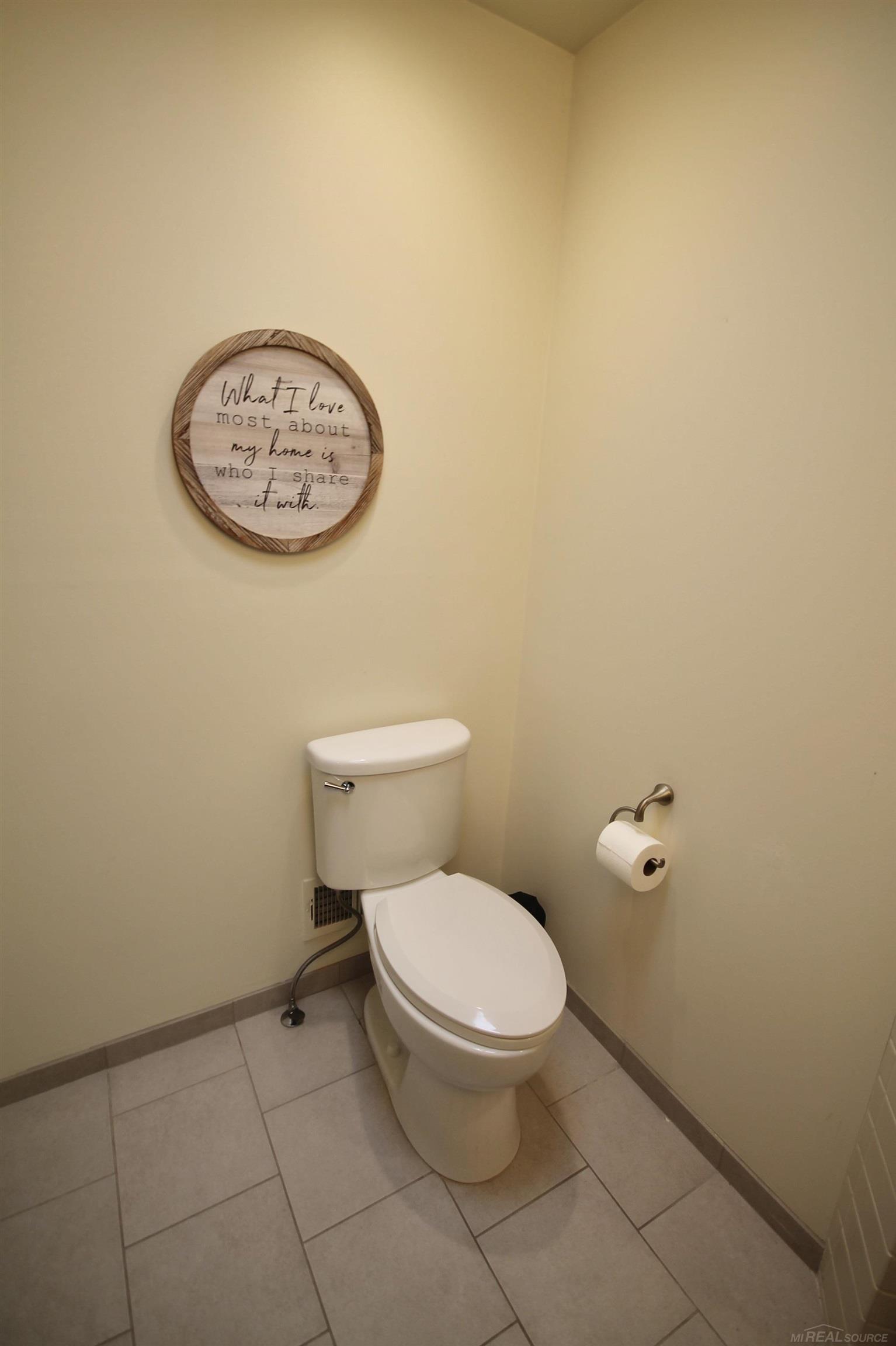 1596 Colony Drive Rochester, MI 48307 - Photo 25 of 45 50202406-25b68de0-58f5-4efc-8de5-baf186a19fbf.JPG