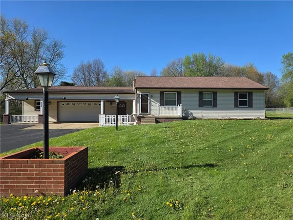 $279,900 | 2559 Wilson Sharpsville Road, Cortland, OH 44410