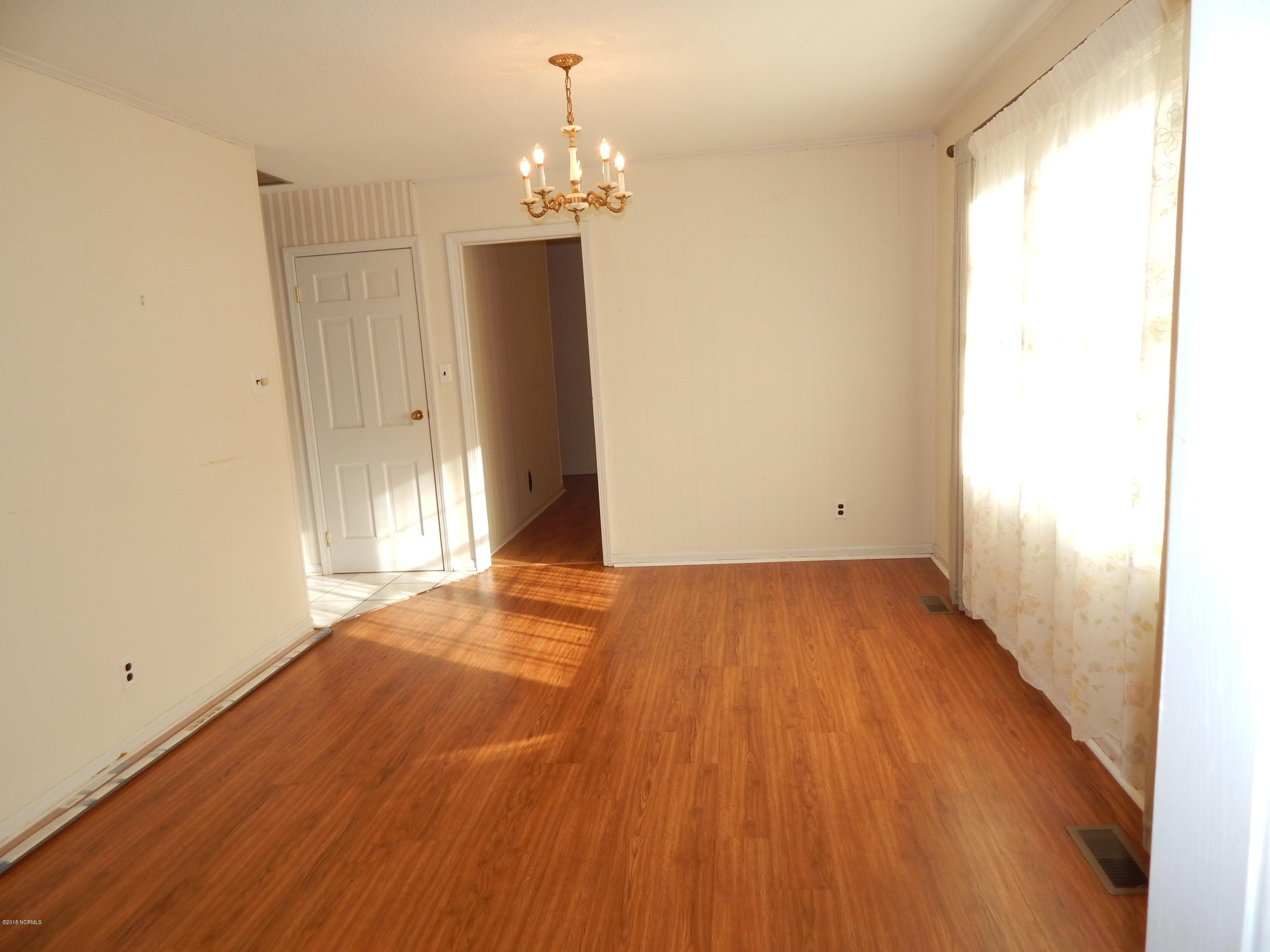 202 Snead Road New Bern, NC 28560 - Photo 6 of 37 Dining Space