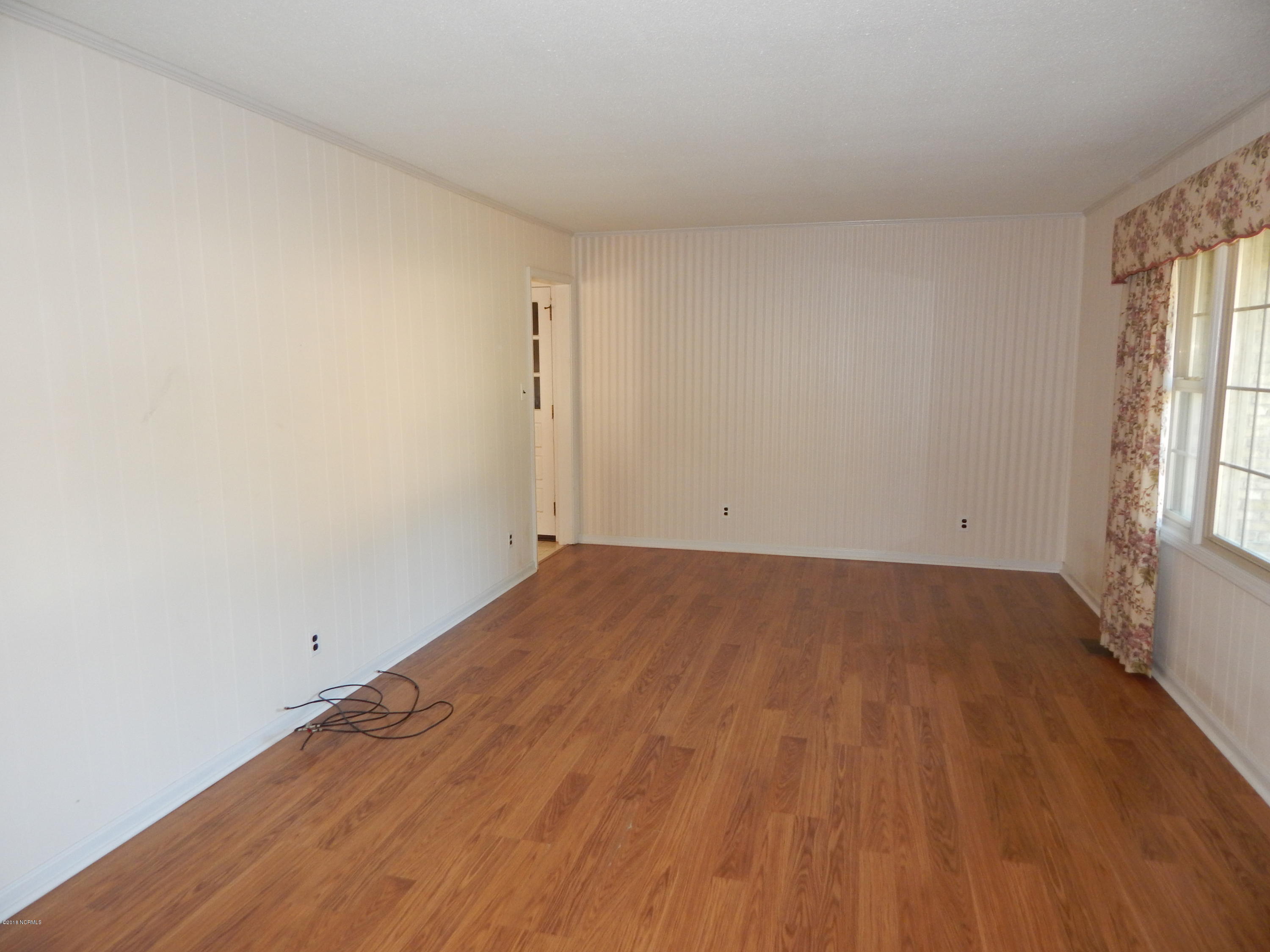 202 Snead Road New Bern, NC 28560 - Photo 8 of 37 Shared wall with Ktichen
