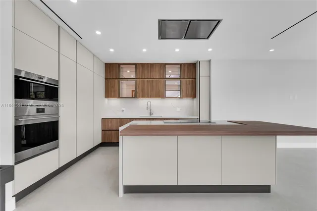 $6,655,000 | 285 Woodcrest Road, Key Biscayne, FL 33149