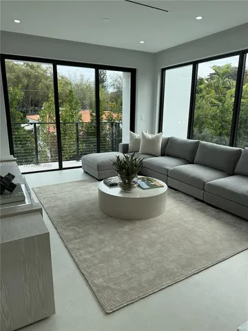 $6,655,000 | 285 Woodcrest Road, Key Biscayne, FL 33149