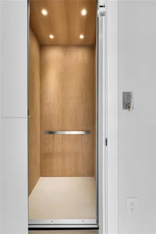 $6,655,000 | 285 Woodcrest Road, Key Biscayne, FL 33149