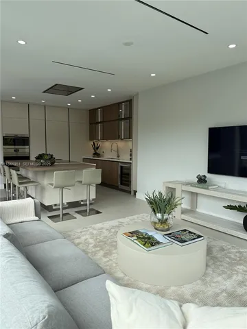 $6,655,000 | 285 Woodcrest Road, Key Biscayne, FL 33149