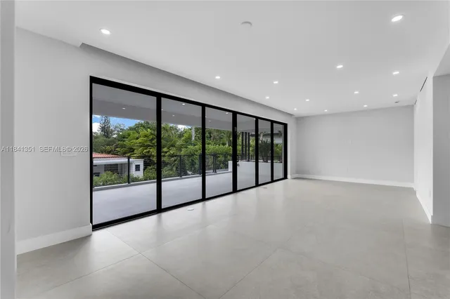 $6,655,000 | 285 Woodcrest Road, Key Biscayne, FL 33149