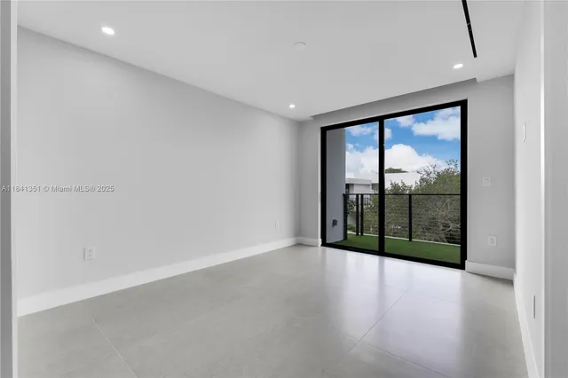 $6,655,000 | 285 Woodcrest Road, Key Biscayne, FL 33149