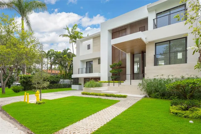 $6,655,000 | 285 Woodcrest Road, Key Biscayne, FL 33149
