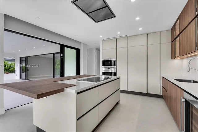 $6,655,000 | 285 Woodcrest Road, Key Biscayne, FL 33149