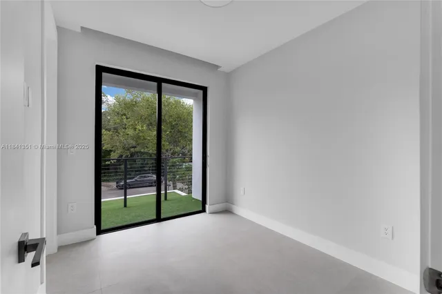 $6,655,000 | 285 Woodcrest Road, Key Biscayne, FL 33149