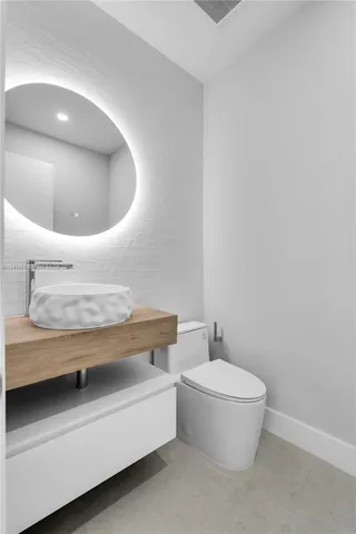 $6,655,000 | 285 Woodcrest Road, Key Biscayne, FL 33149