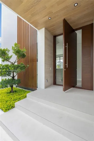 $6,655,000 | 285 Woodcrest Road, Key Biscayne, FL 33149