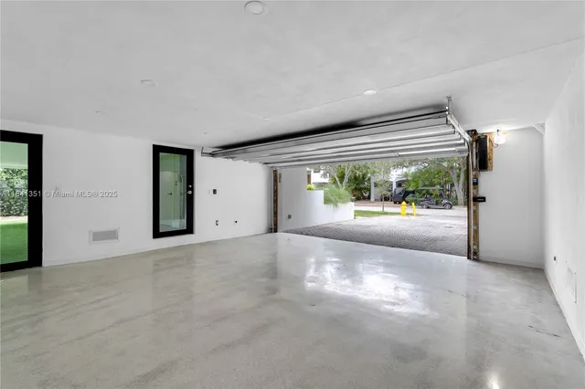 $6,655,000 | 285 Woodcrest Road, Key Biscayne, FL 33149