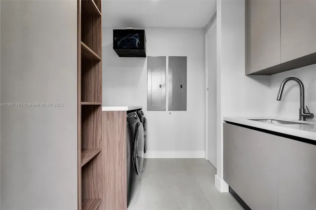 $6,655,000 | 285 Woodcrest Road, Key Biscayne, FL 33149