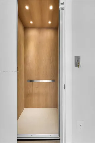 $6,655,000 | 285 Woodcrest Road, Key Biscayne, FL 33149